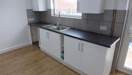 3 bedroom terraced house to rent - Photo 5