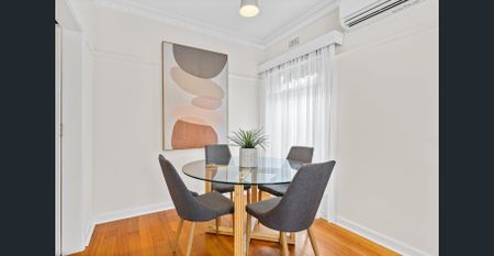 Spacious Family Home in a Quiet, Leafy Location – Prime Box Hill North Convenience - Photo 3