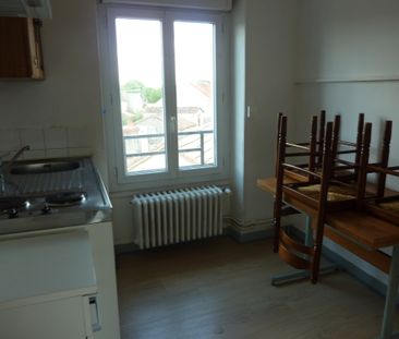 Location Appartement 2 pièces 32m² MONTMORILLON 86500 - Photo 3