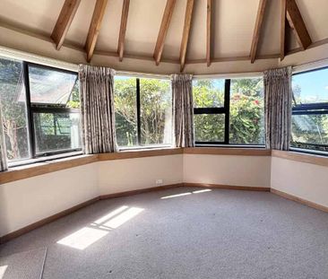 Family home, Central location! - Photo 2