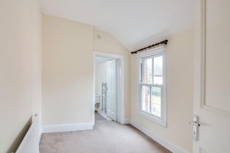 3 bedroom semi-detached house to rent - Photo 5