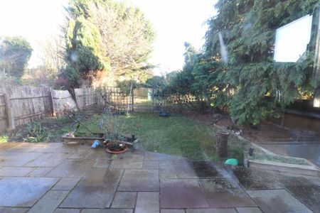 3 bedroom semi-detached house to rent - Photo 5