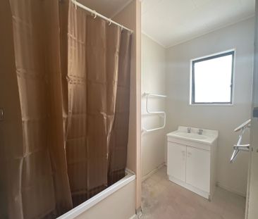 COMFORTABLE TWO BEDROOM UNIT - CLOSE TO HOSPITAL - Photo 5