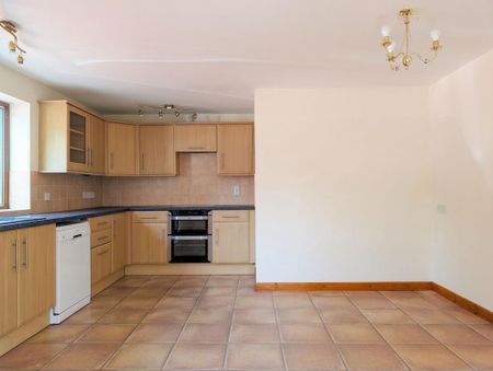 4 bedroom semi-detached house to rent - Photo 5