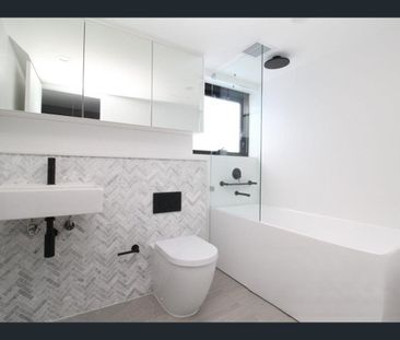 Modern 4-Bedroom Townhouse - Photo 3