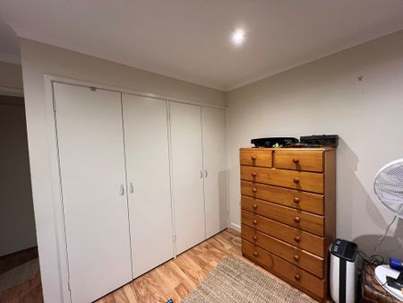 3-bedroom shared unit, Coppin Close - Photo 5