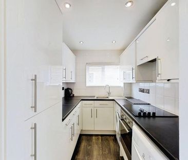 4 bedroom semi-detached house to rent - Photo 6