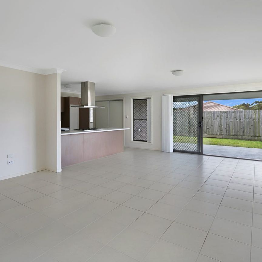 Stunning family home in the heart of Victoria Point - Photo 1