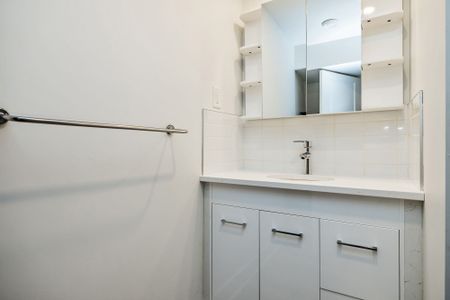 For Lease - 36 Largo Crescent Unit# B, Meadowlands - Crestview and Area, Ontario - Photo 4