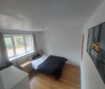 Room in a Shared House, London, SE13 - Photo 1