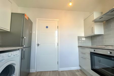 Large Furnished Room To Let - HP11 - Photo 5