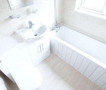 Large Attic Room With Private Toilet - Stockingstone Road, LU2 - Photo 2
