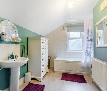 2 bedroom end of terrace house to rent - Photo 4