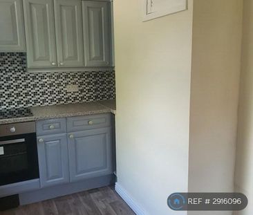 2 bedroom semi-detached house to rent - Photo 6