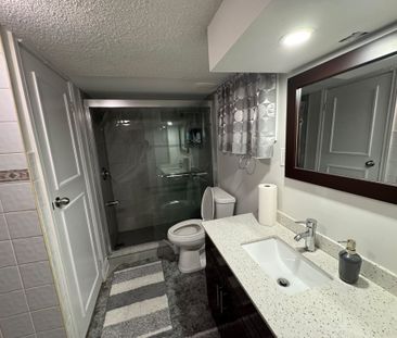 For Lease - 16 Bridgenorth Crescent, Toronto, Ontario - Photo 6