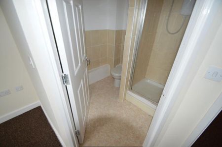 2 bedroom flat to rent - Photo 3
