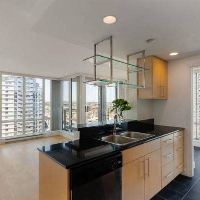 Beautiful 1 bedroom + large den + flex with view - Photo 1