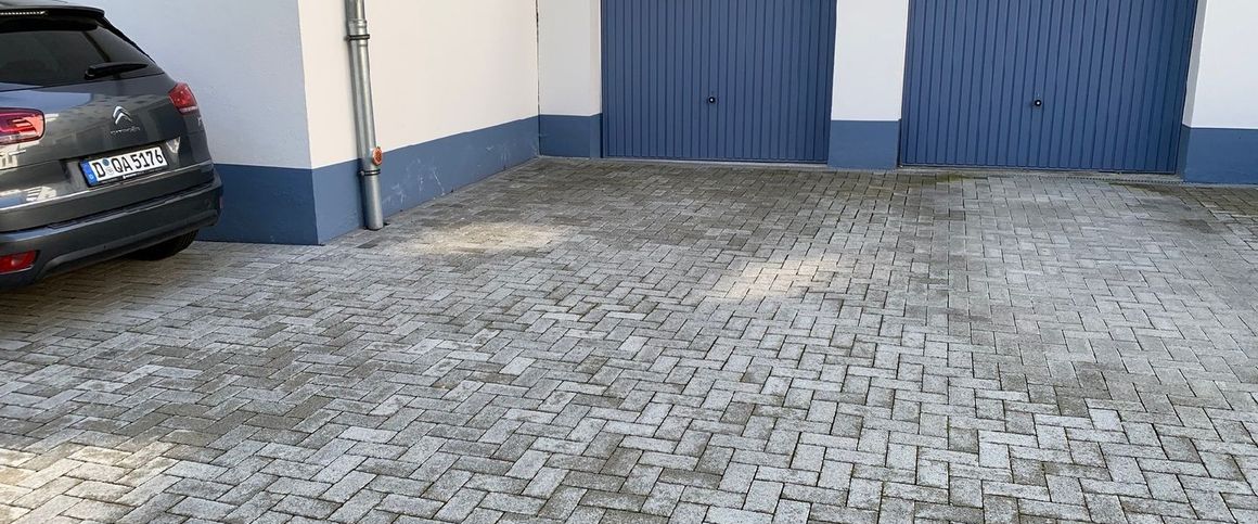 Stilvolle 2-Zimmer-Wohnung mit 2 Balkonen und Doppelstellplatz in Bestlage von Düsseldorf-Oberkassel - Photo 1