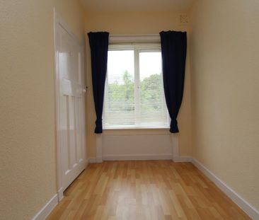 3 bedroom flat to rent - Photo 3