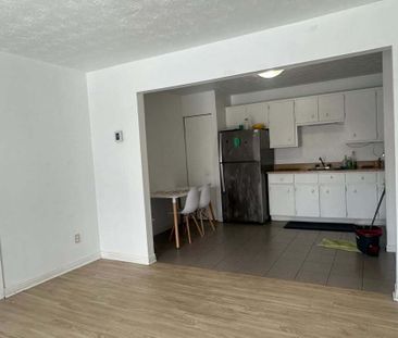 | BEAU 3 1/2 AVEC ESPACE BUREAU | - Photo 3