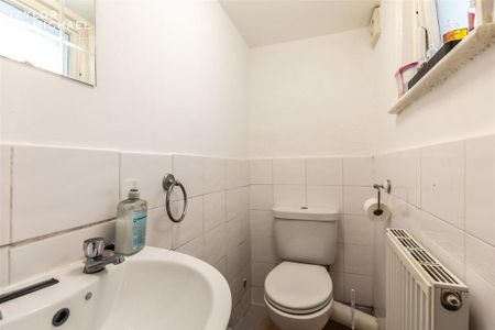 1 bedroom in a house share to rent - Photo 4