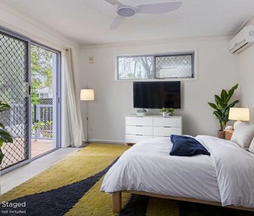 Renovated, partly furnished, 2 bedroom apartment opposite the beach - Photo 3