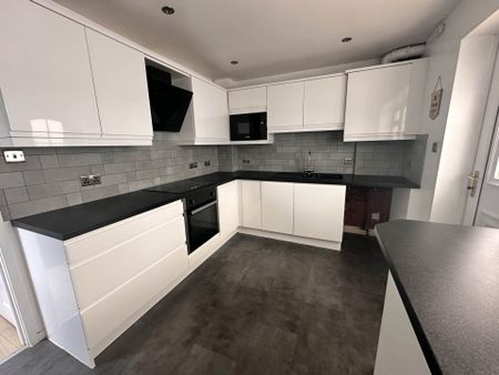 Price £825 pcm - Available Now - Unfurnished - Photo 3