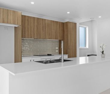 BRAND NEW MODERN AND STYLISH TOWNHOUSE - PRIME MOUNT HUTTON POSITION - Photo 3