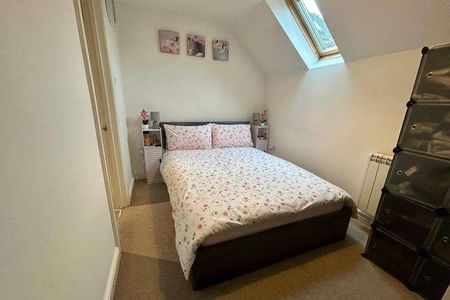 The Loft, Rear Of, High Street, Petersfield, Hampshire, GU32 - Photo 2