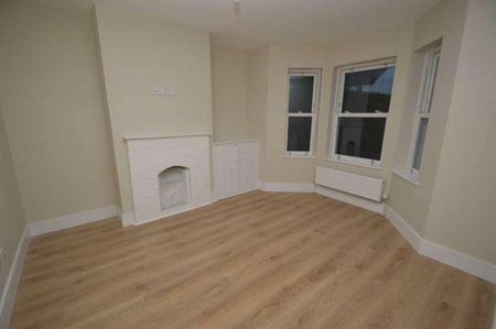 New Haw, KT15 - Photo 2