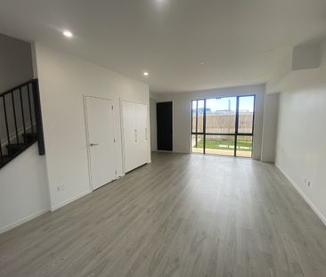 Near New 3-Bedroom Townhouse - Photo 4