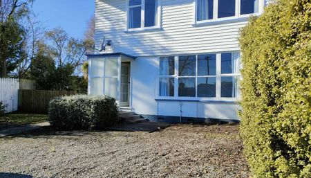 3 bedroom Unit in Bryndwr includes a gardener - Photo 5