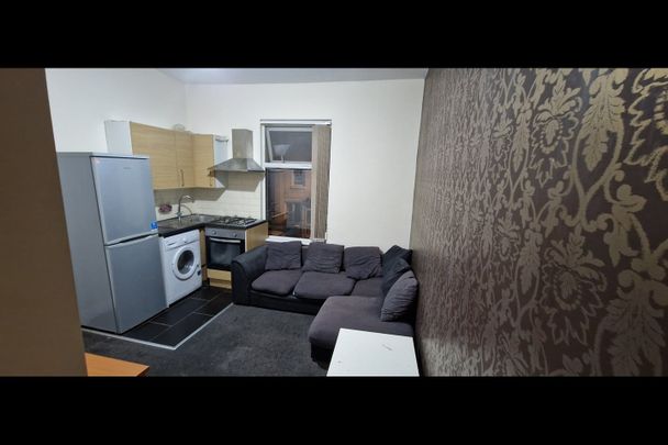 1 Bed Flat, Matlock Road, CV1 - Photo 1