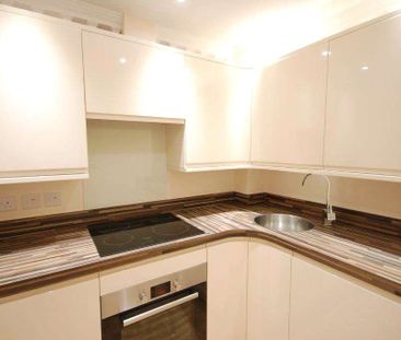 A lower ground floor studio apartment to rent under half a mile fro... - Photo 4