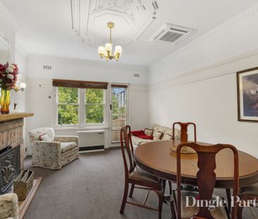 Stylish Inner-City Living With Top Floor Views! - Photo 2