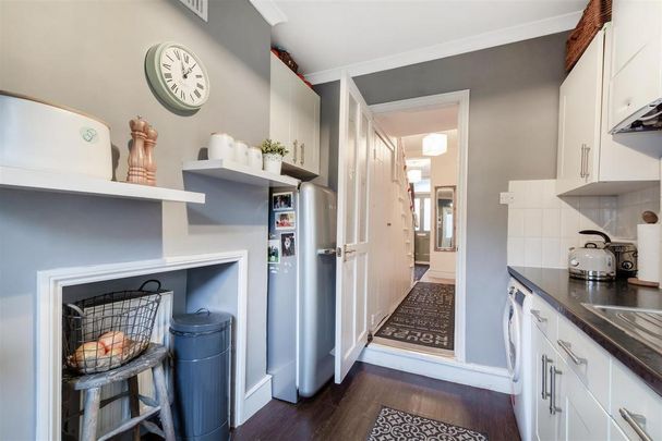 2 bedroom end of terrace house to rent - Photo 1