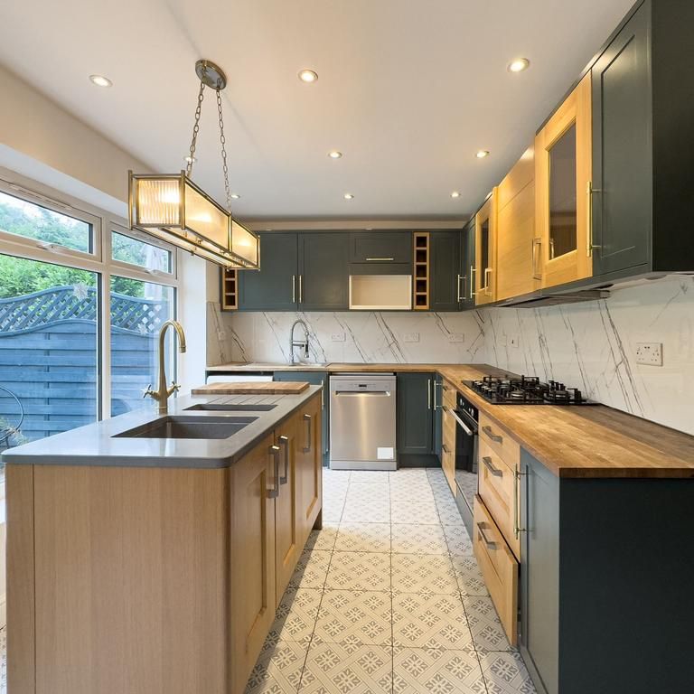 4 bedroom semi-detached house to rent - Photo 1