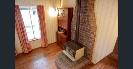 Three Bedroom Home with An entertaing area - Photo 5