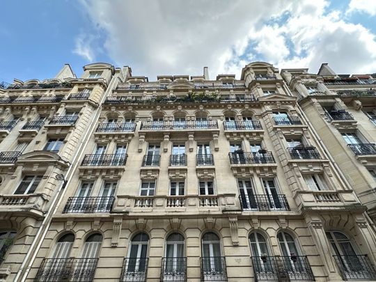 APPARTEMENT T3 A LOUER - PARIS 17EME ARRONDISSEMENT - 82.15 m - 2 735 € - Photo 1