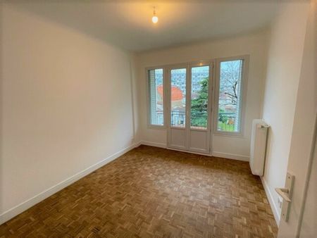 Location Appartement 4 pièces 95m² ST MAUR DES FOSSES 94100 - Photo 4
