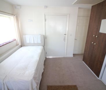 Magdala Road, Isleworth - Photo 1