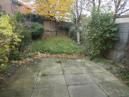 2 bedroom end of terrace house to rent - Photo 5