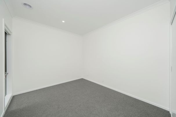 Nothing to do just move in! - Photo 1