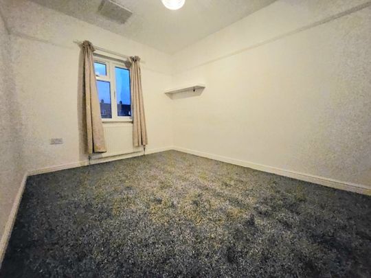 3 Bed Terraced House, Warren Road, LU1 - Photo 1