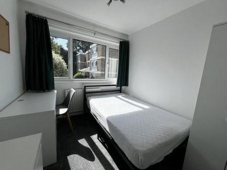 4 bedroom terraced house to rent - Photo 4