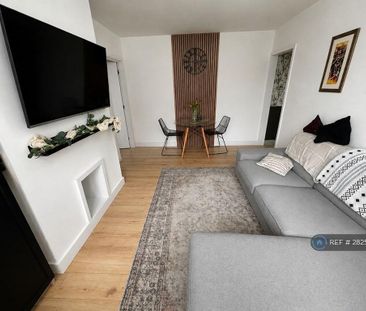2 bedroom flat to rent - Photo 2