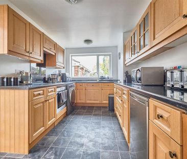 3 bedroom detached house to rent - Photo 4