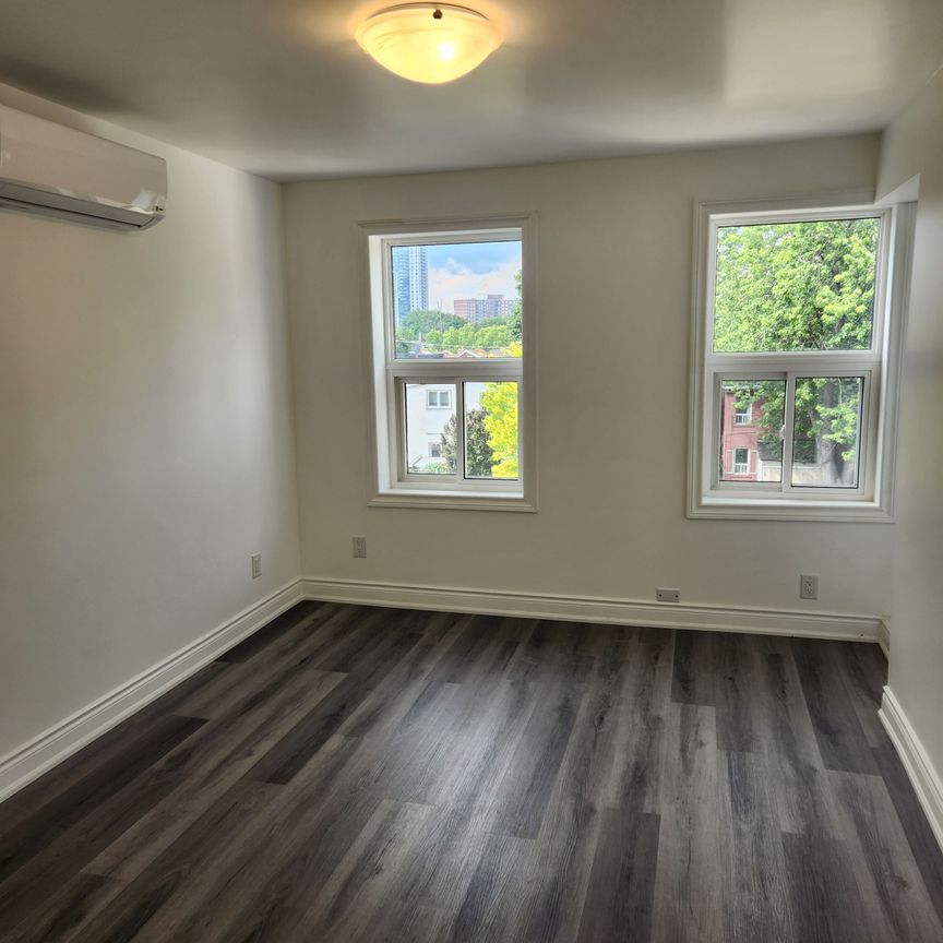 For Lease - 2820 Danforth Avenue Unit# 302, Toronto, Ontario - Photo 1