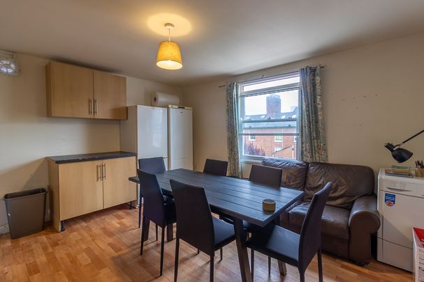 6 Bed Student Accommodation - Photo 1