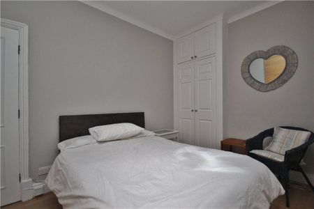 Baillie Road, Guildford, Surrey, GU1 3LN - Photo 2